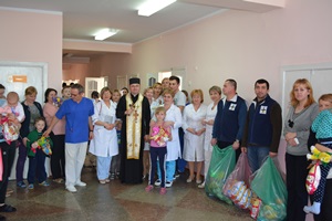 У Тернополі напередодні дня хворого працівники Карітасу відвідали хворих дітей